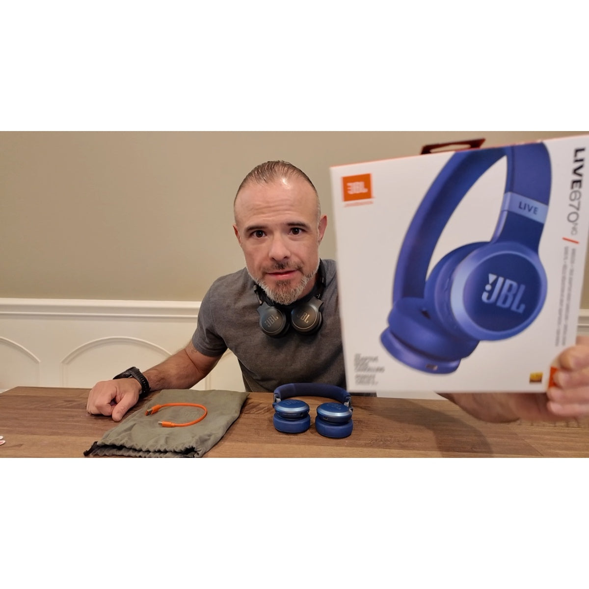 JBL Live 670 Wireless Noise Cancelling On-Ear Headphone (Blue)