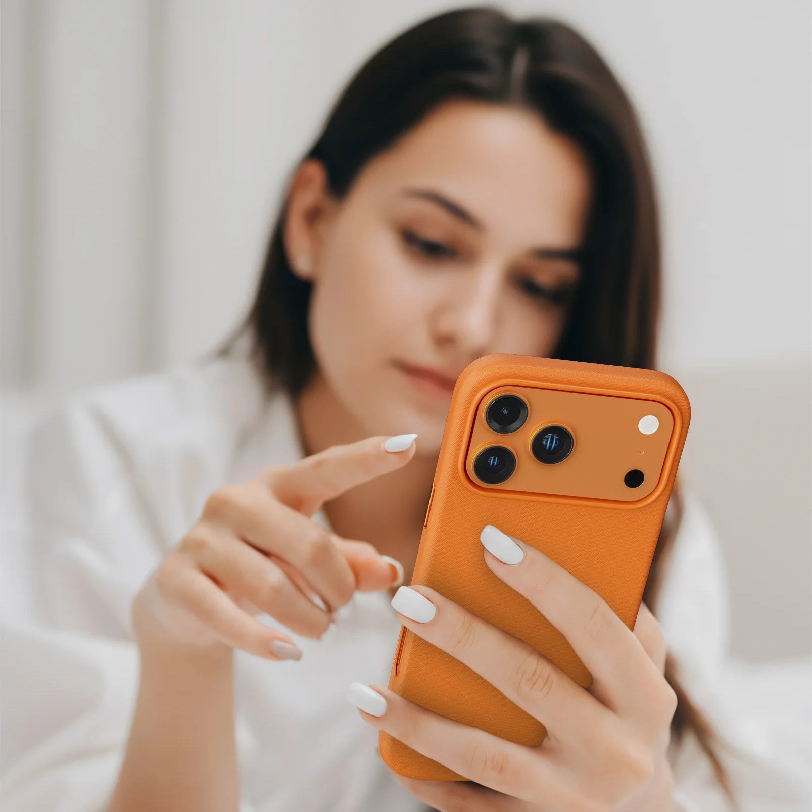 كفر iPhone 17 Pro جلد PU بتصميم CANNES – حماية أنيقة – برتقالي من Levelo (ليفيلو)