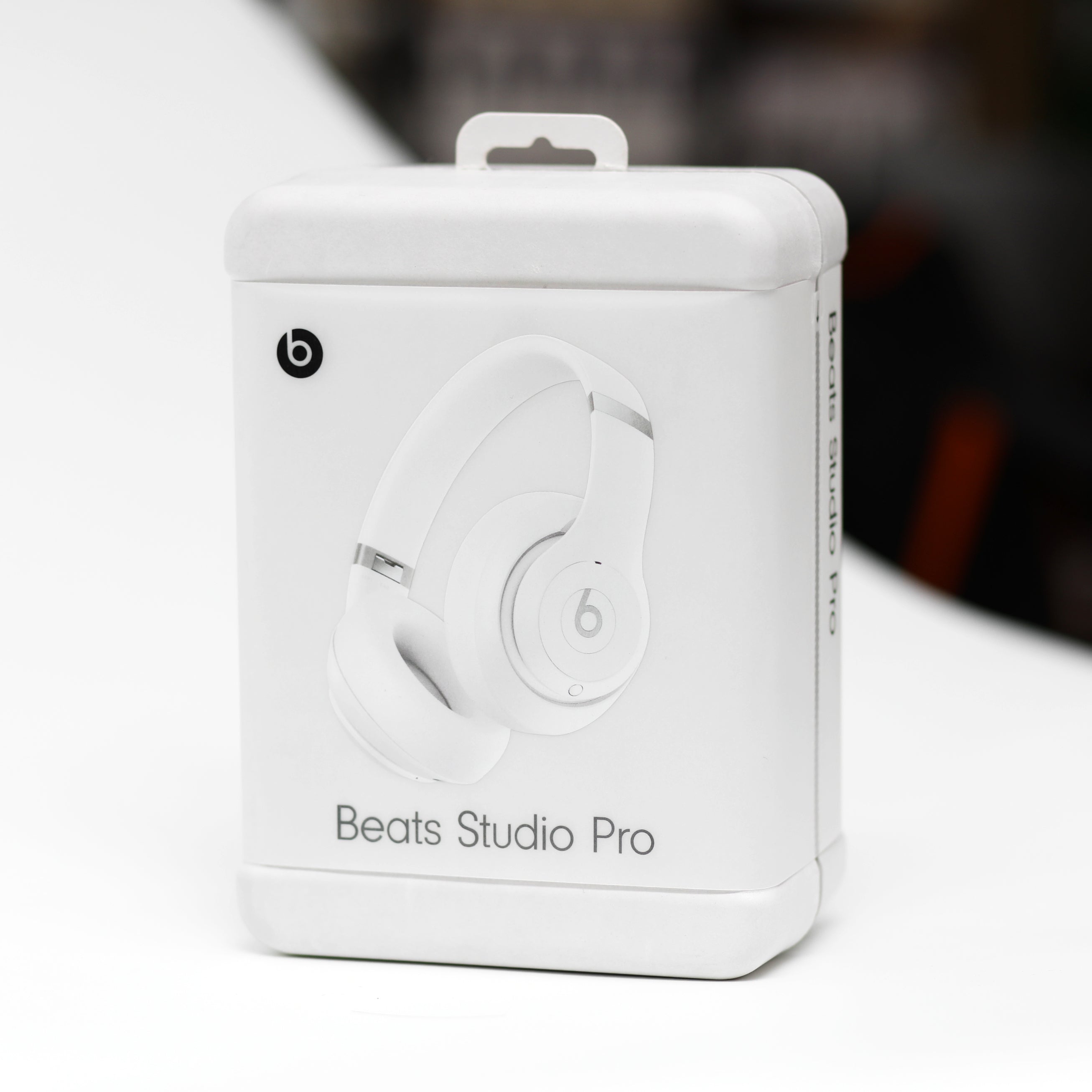 سماعات Beats Studio Pro اللاسلكية مع عزل الضوضاء النشط ANC