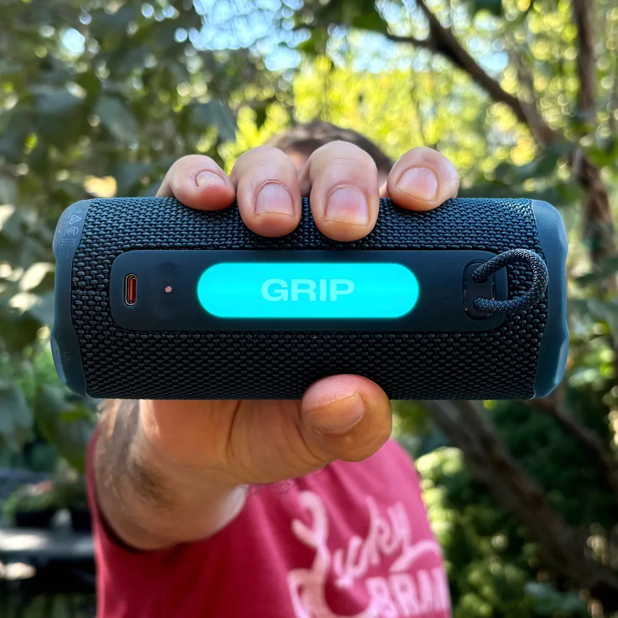 جي بي ال Grip سماعة بلوتوث محمولة مع AI Sound Boost