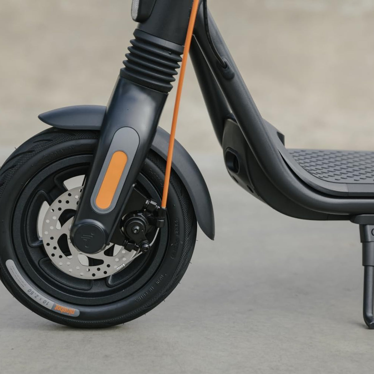 Segway Ninebot Kickscooer F2 Pro II Electric Scooter 65Km Range 900W Motor Black — Image 5