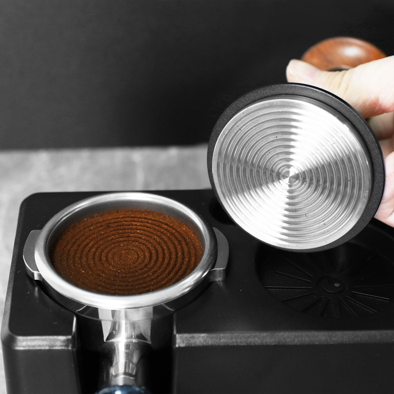 LePresso Auto Pressure Release 58mm Tamper with Thread Base - Black
