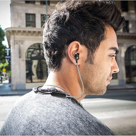 سماعات JBL Tune 205 السلكية بتقنية Pure Bass مع ميكروفون وكابل مسطح – أسود / أبيض