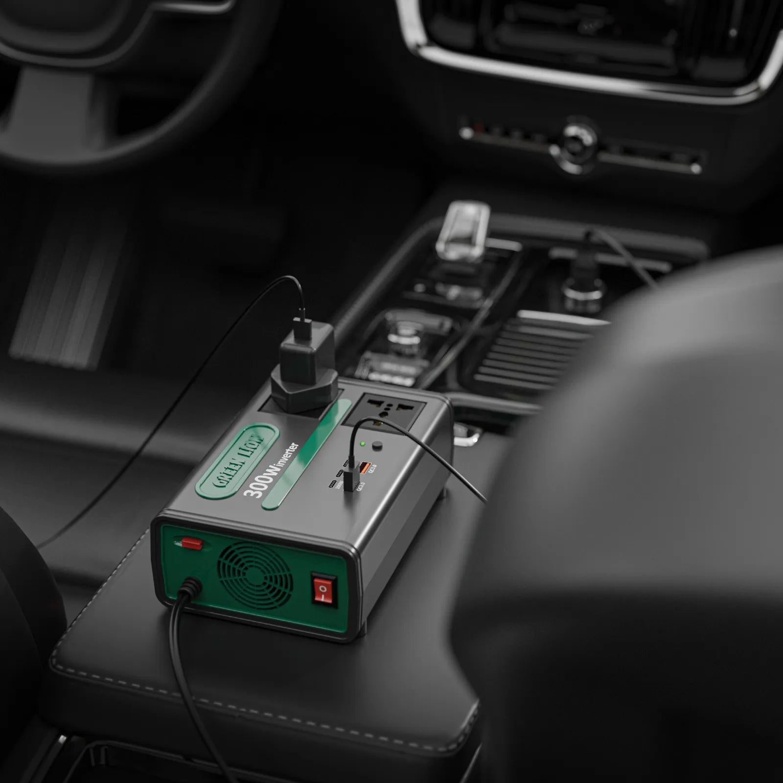 محول الطاقة Green Lion GC-300 للسيارة بقدرة 300W مع منفذي AC وشحن سريع متعدد – أسود