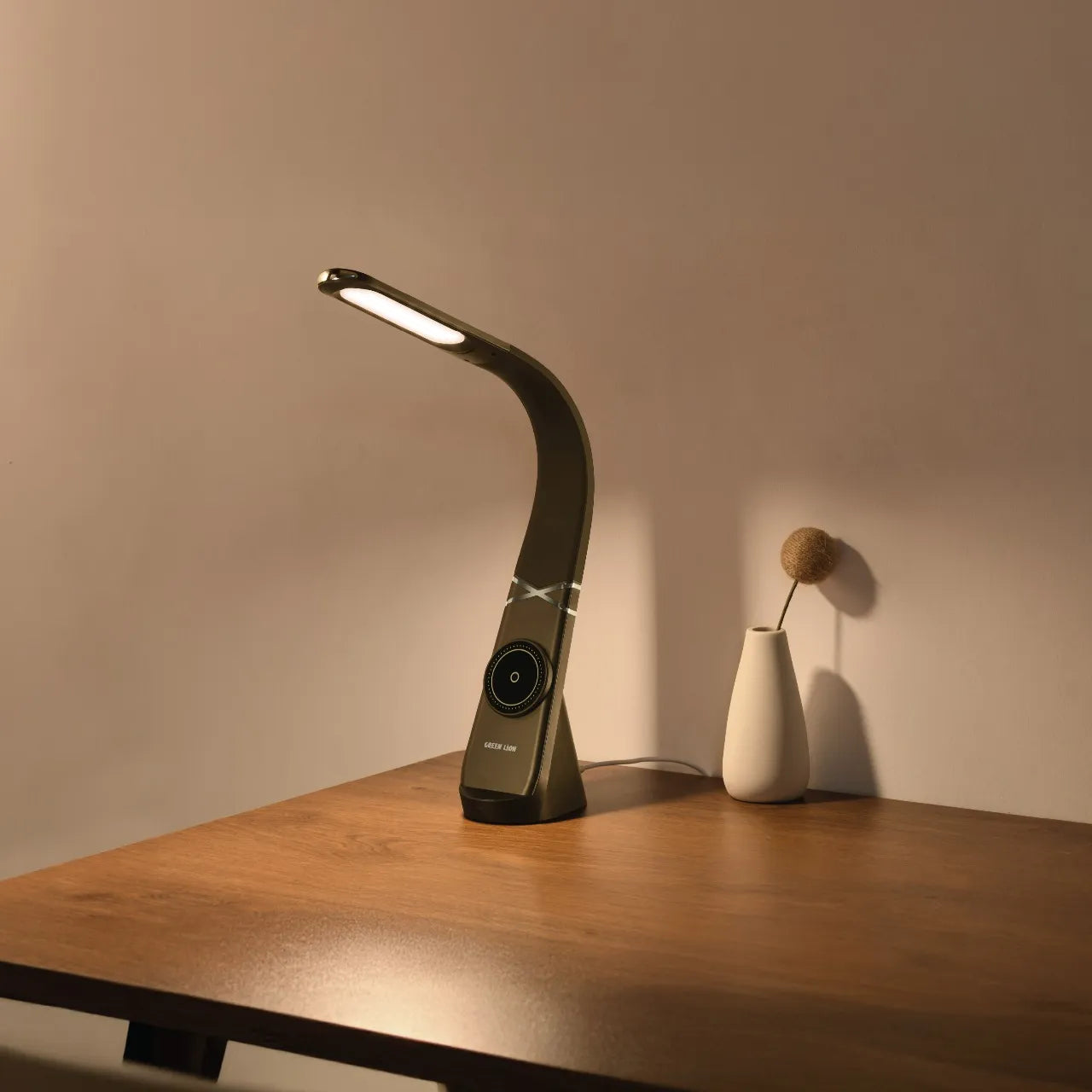 Green Lion Mag LED Desk Lamp with Wireless Charging & Flexible Gooseneck – Black
