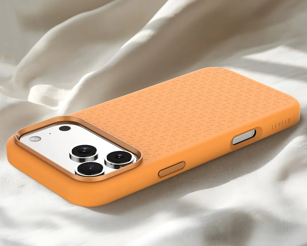 كفر iPhone 17 Pro سيليكون سائل MagSafe بتصميم Fiora – حماية أنيقة – برتقالي من Levelo (ليفيلو)