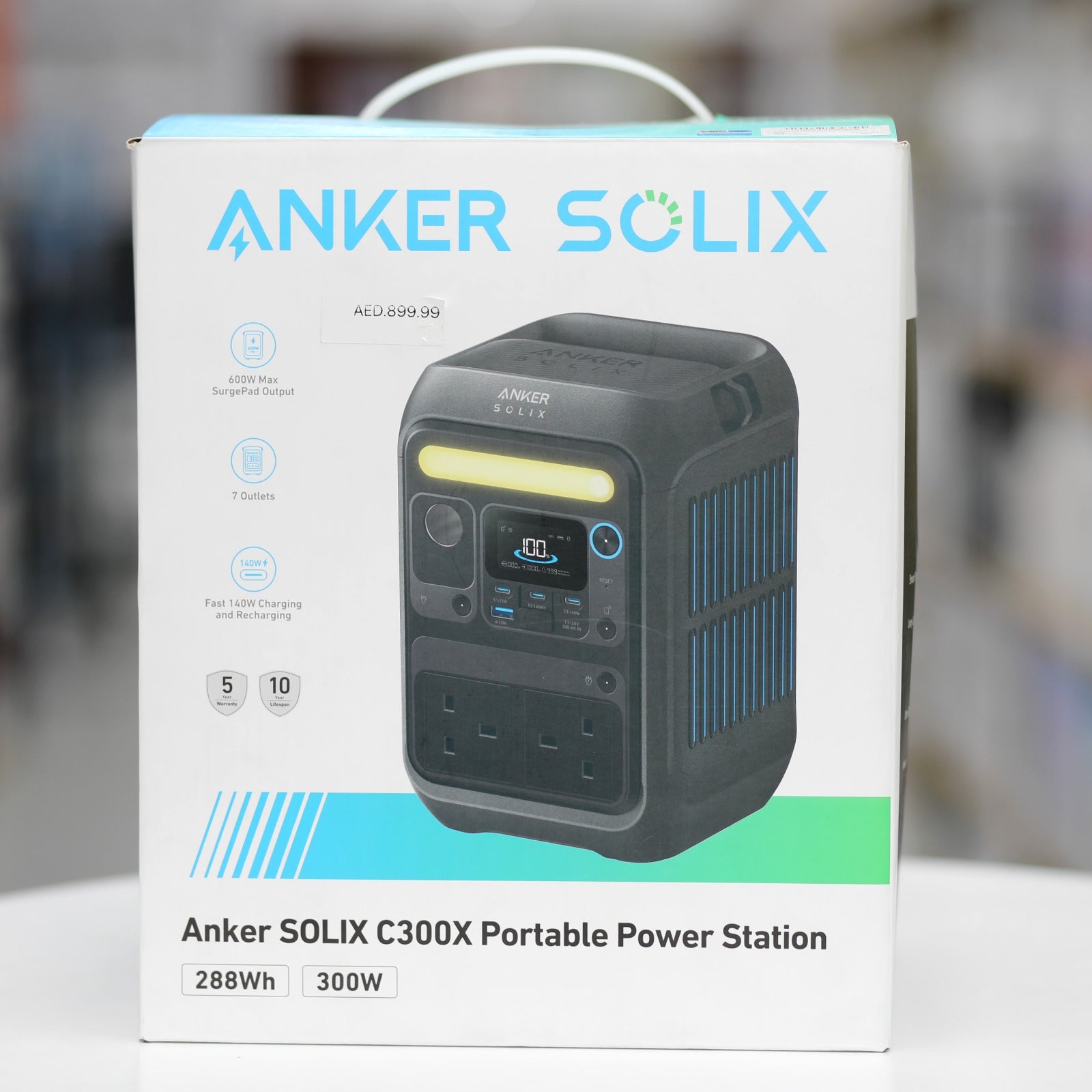 محطة طاقة محمولة Anker SOLIX C300X بسعة 288Wh وقدرة 300W