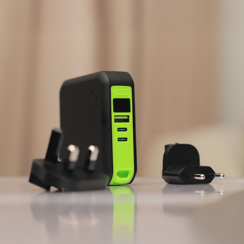 باور بانك GOUI MBALA PLUS سعة 10000mAh مع شاحن جداري مدمج ودعم الشحن السريع – أسود
