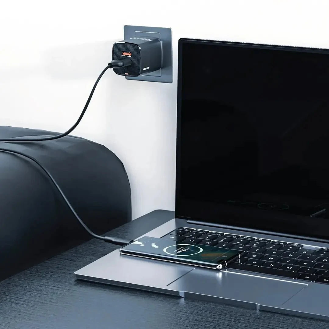 شاحن حائطي Green Lion بمنفذين قابس UK منفذين USB-A كابل USB-A إلى USB-C بطول 1 متر - أسود