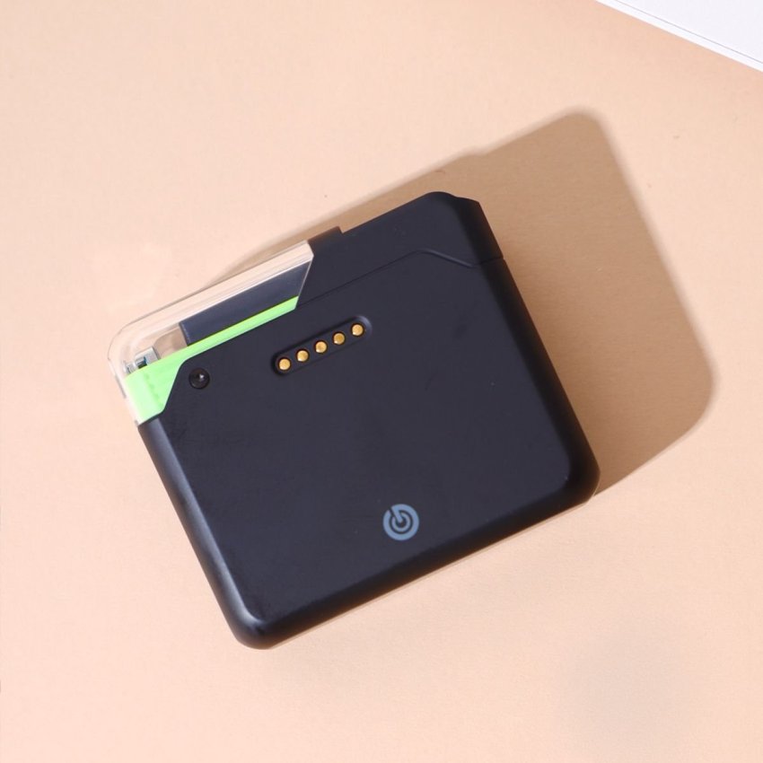باور بانك GOUI Titan 35W سعة 10000mAh مع شحن فائق السرعة ودعم Apple Find My – أسود / أخضر