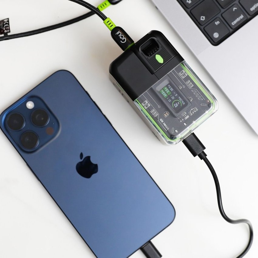 باور بانك GOUI Titan 65W سعة 20000mAh مع شحن فائق السرعة ودعم Apple Find My – أسود / أخضر