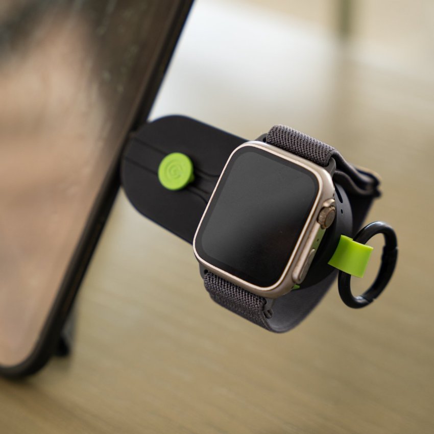 شاحن وباور بانك GOUI TIC لساعات Apple Watch بتصميم ميدالية محمول – أسود / أخضر